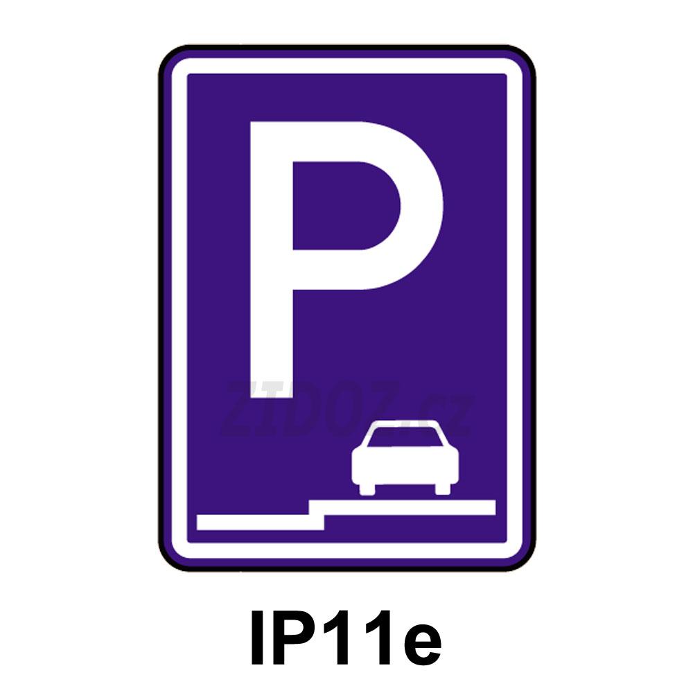 IP11e - Parkoviště (stání na chodníku podélné)